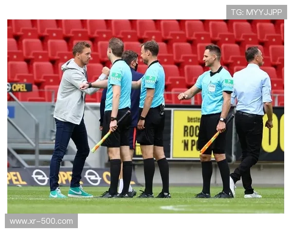 德甲规则:裁判赛前检查场地积雪可取消比赛