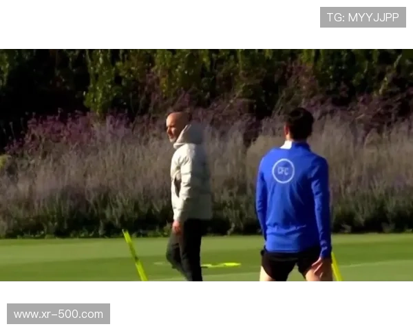 切尔西角球奇招:三球员中圈待命反击,罗塞尼尔出人意料部署